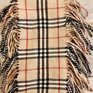 AUTHENTIC Burberry cashmere fringe scarf in camel